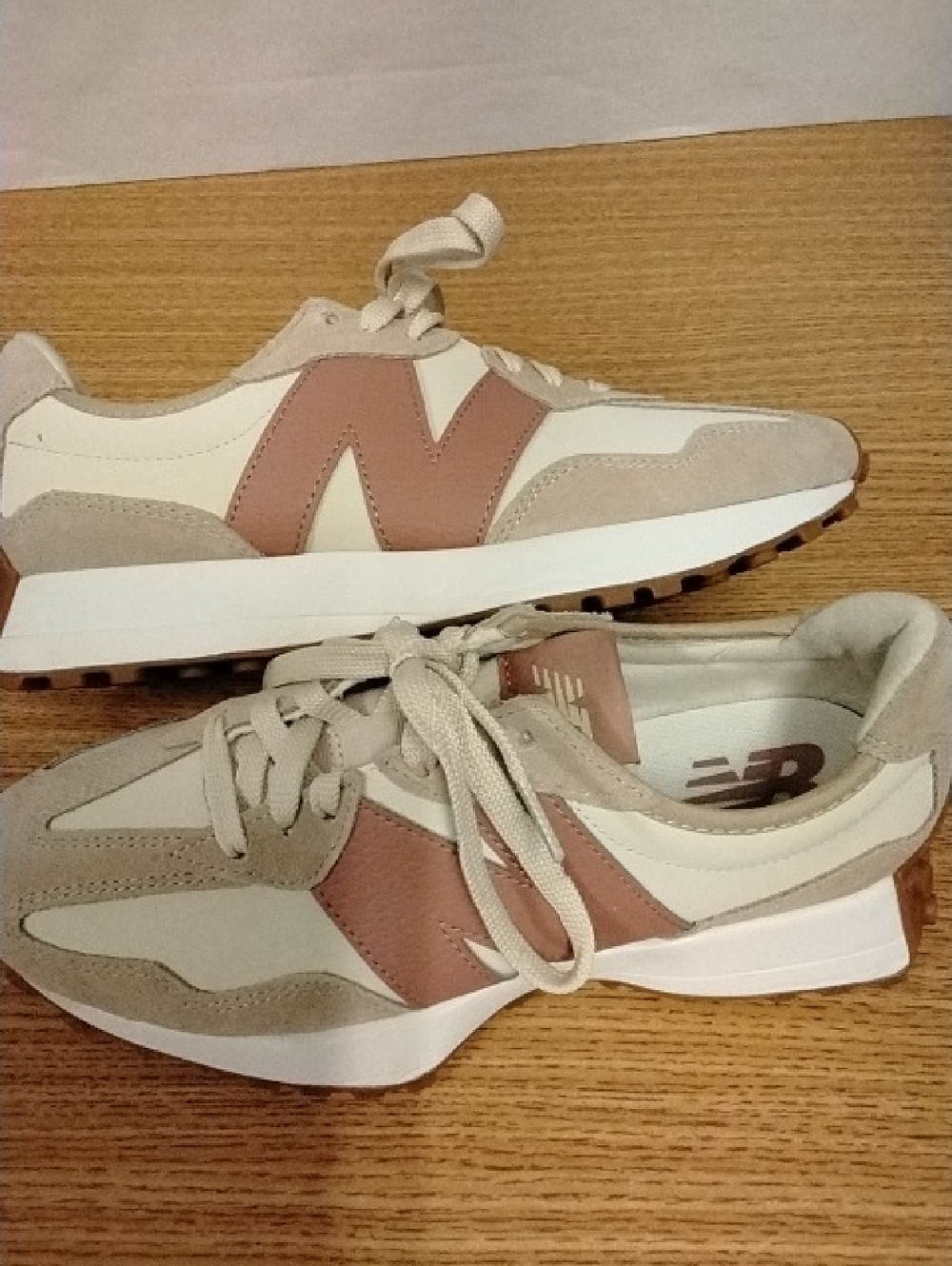 New Balance 327 Women's Size 9